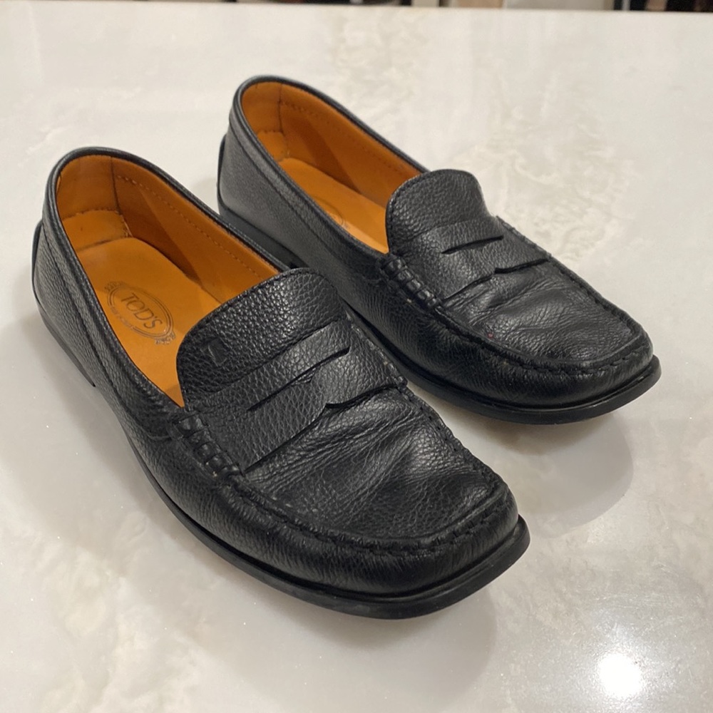 Tod’s black shoes